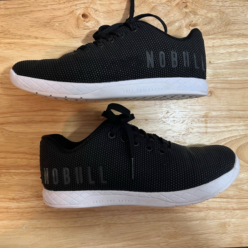 NOBULL women’s lifting show with black upper and White Sole